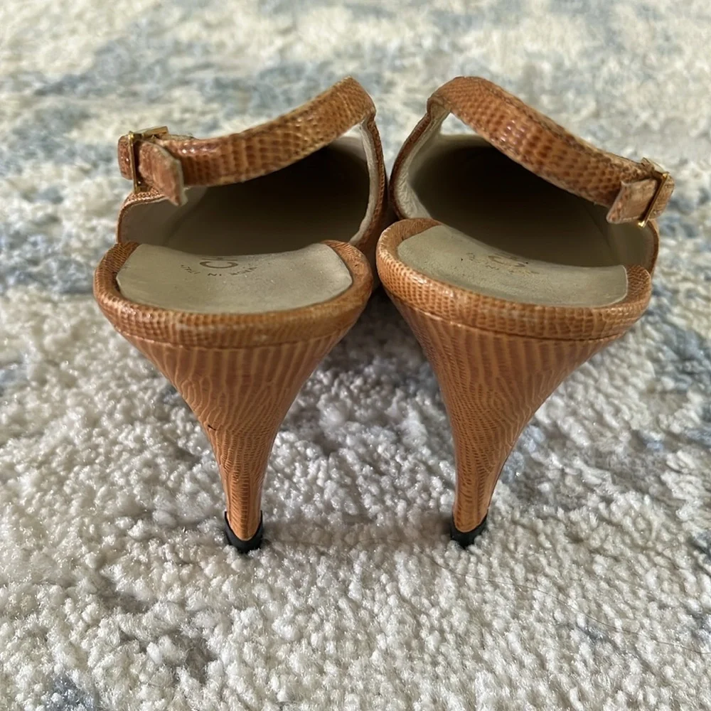 Vintage CHANEL Beige Canvas and Leather Slingback Pumps Size 8 - Picture 5 of 10